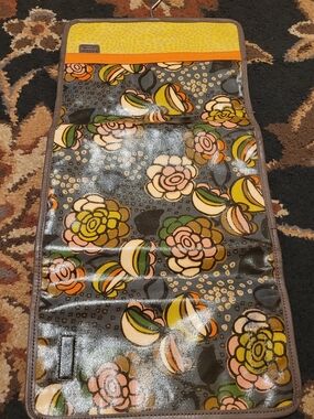 *LAST DAY* Fossil Yellow and Orange Key-Per Hanging Organizer